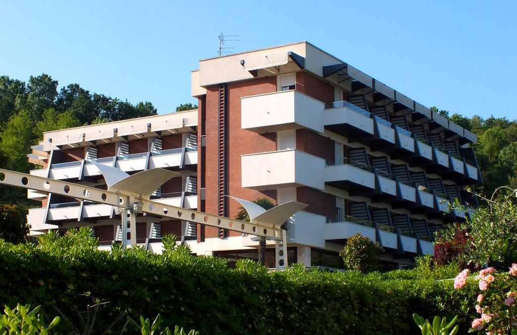 Hotel Alexander Gabicce Mare Exterior photo